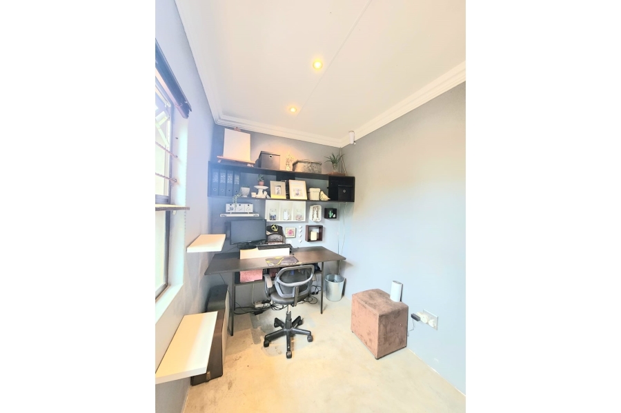 5 Bedroom Property for Sale in Safari Gardens North West